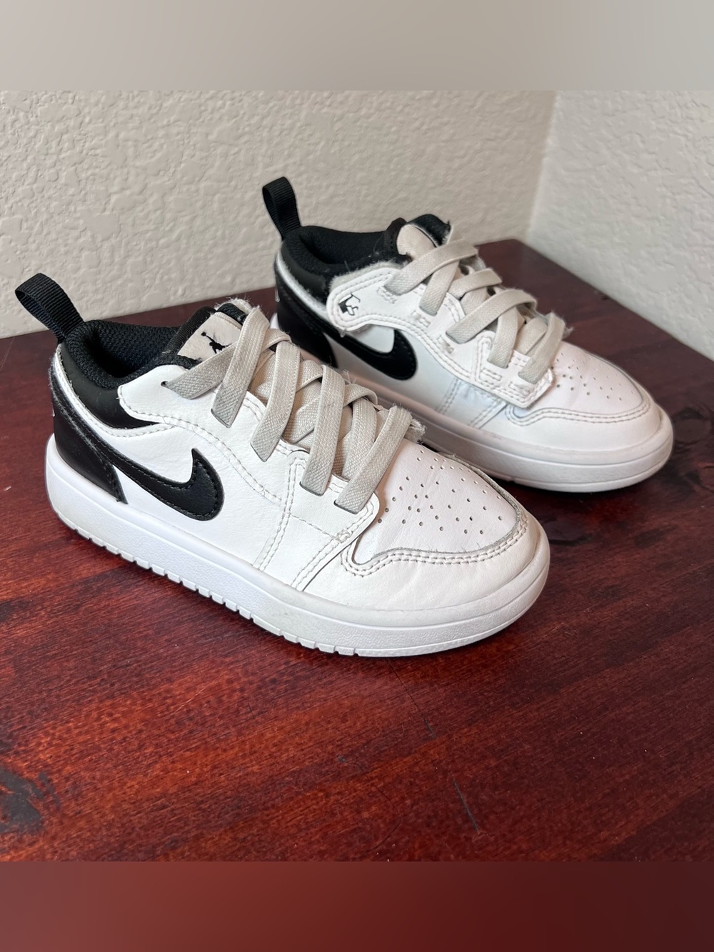Nike Jordan Kids White and Black Low-Top Sneakers